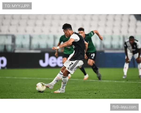 戴维斯本赛季在热刺表现稳健,攻防两端持续提升