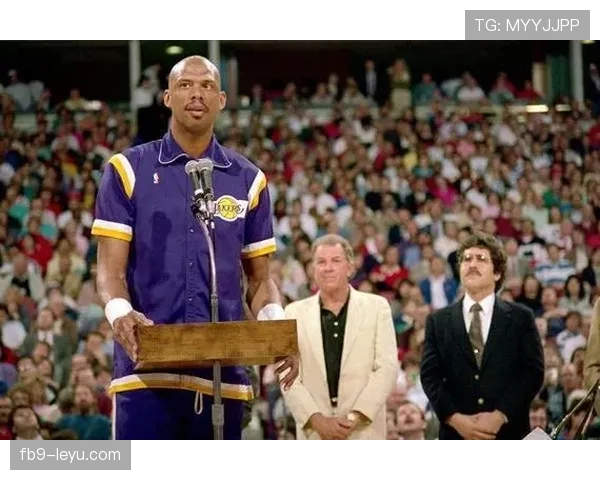 拉塞尔防守影响对比贾巴尔显著 提升内线护筐效率