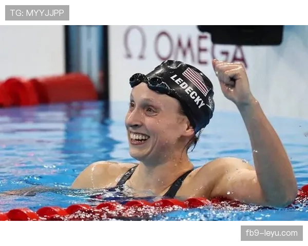 凯蒂·莱德基凌晨四点泡在泳池的样子，真没人敢跟练